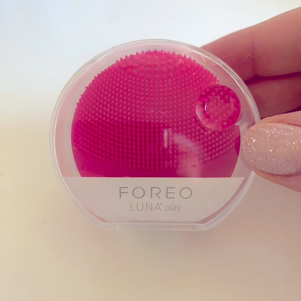New Fuchsia Foreo Luna Play